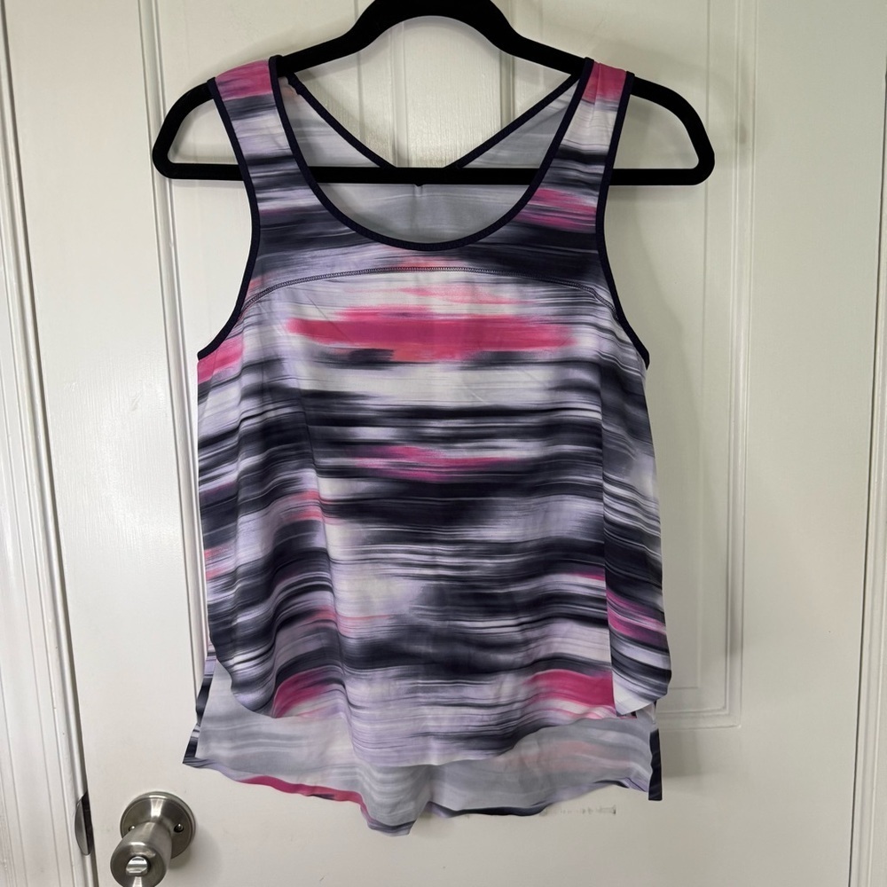 Lululemon Athletica Gray and White Graphic Sleeveless Tank Top